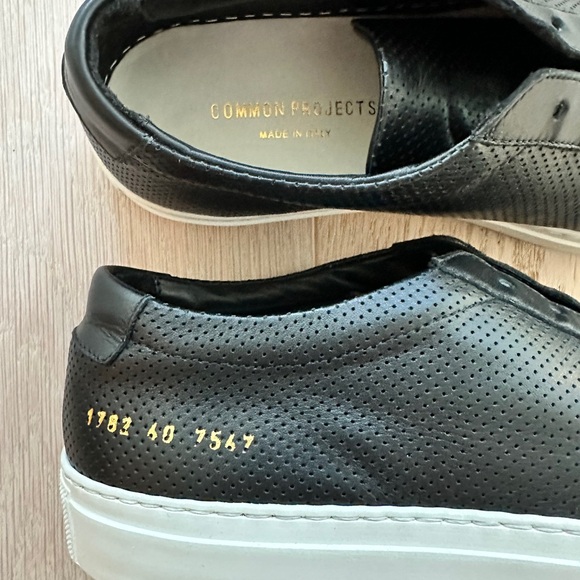 Common Projects Achilles Low MEN
Black perforated leather
MEN Size 40 - Picture 4 of 6